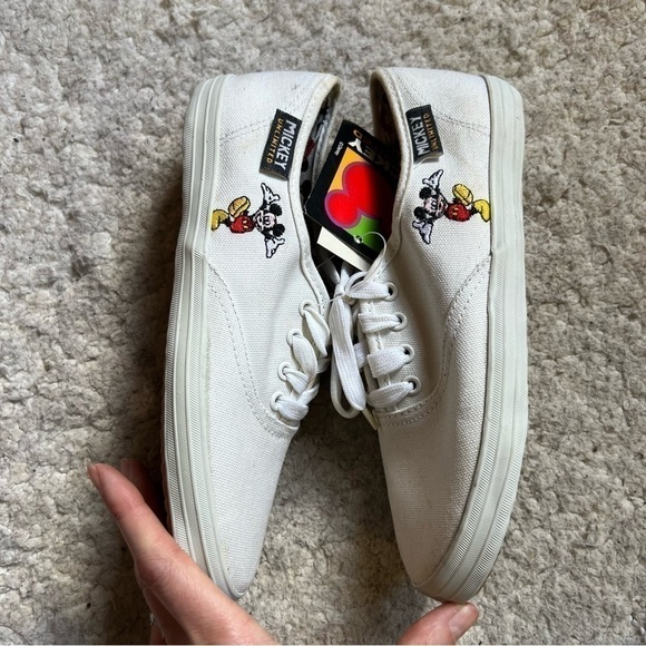 Mickey Unlimited:Deadstock White Canvas Mickey Embroidered Lace Up Sneakers SZ 5 - Picture 3 of 14